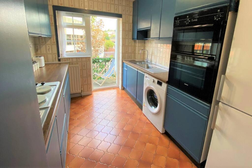 Redhill Town Centre 3 Bed House Near Gatwick Airport, Easy Commute To London Daire Dış mekan fotoğraf