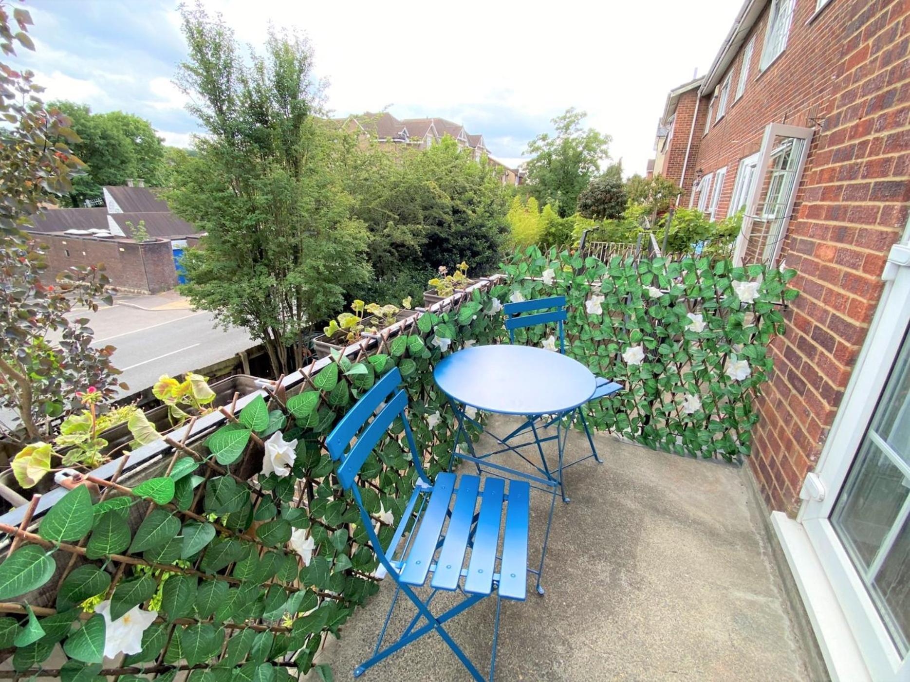 Redhill Town Centre 3 Bed House Near Gatwick Airport, Easy Commute To London Daire Dış mekan fotoğraf