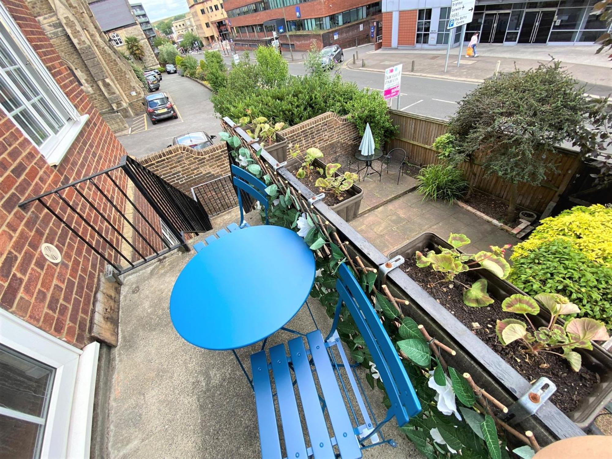 Redhill Town Centre 3 Bed House Near Gatwick Airport, Easy Commute To London Daire Dış mekan fotoğraf